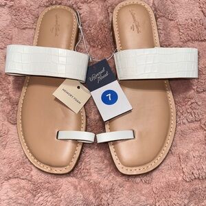 Universal Thread White and Tan Slide Sandals